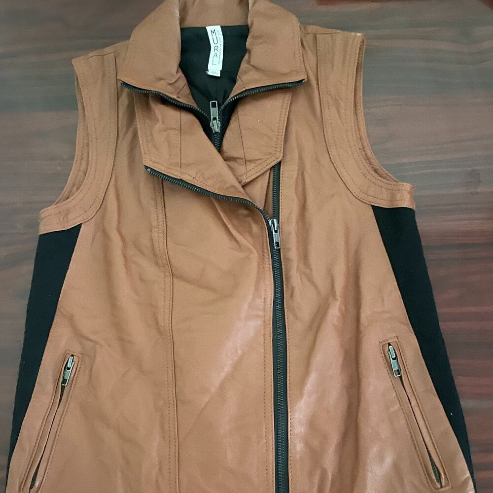 Mural Women’s Brown Leather Vest XS Black Trim Dual Zippers Motorcycle Style